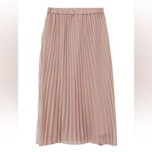 Pleated pink midi skirt